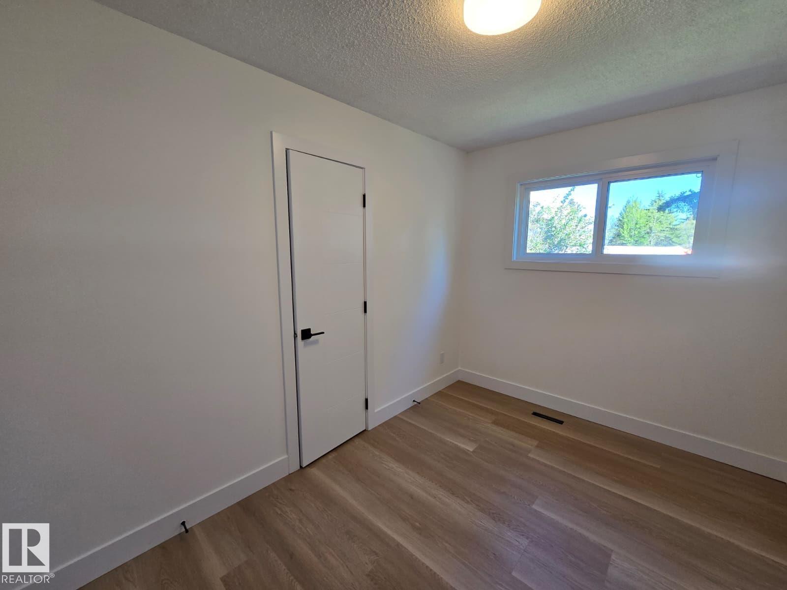 18526 86A AV NW - 12