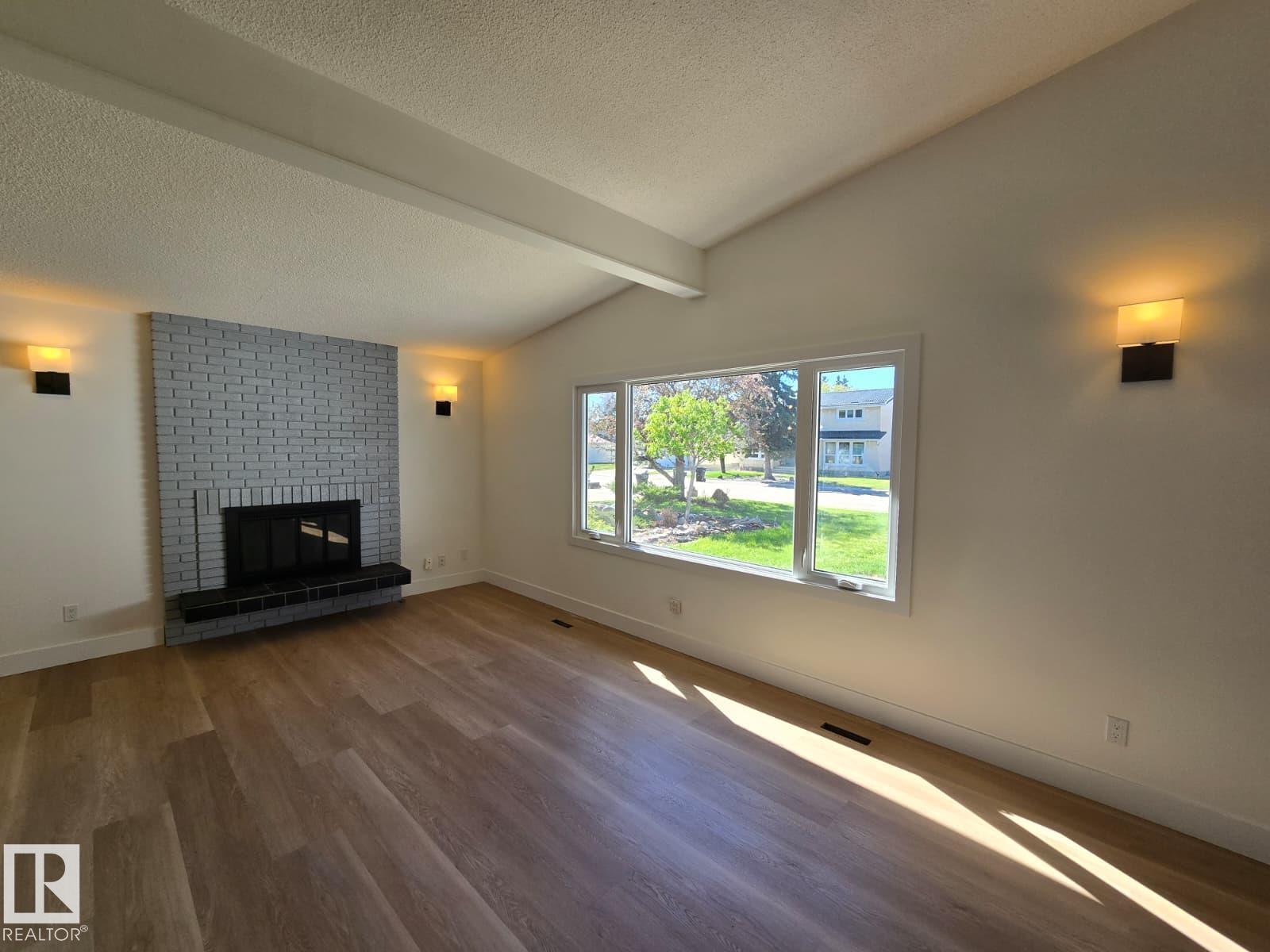 18526 86A AV NW - 2
