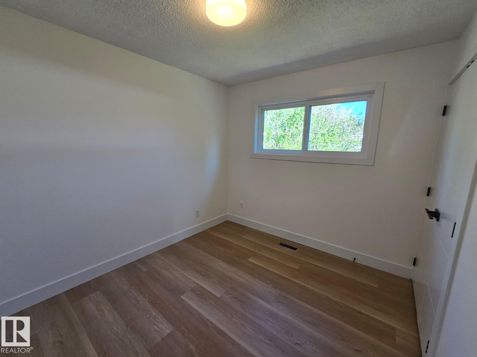 18526 86A AV NW - 9