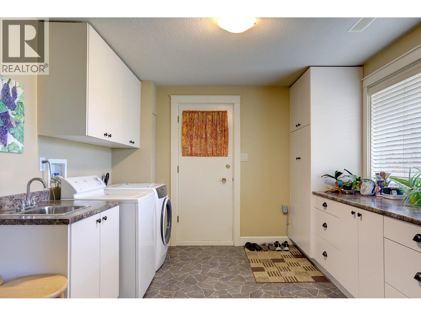 8308 Kalview Drive - 64