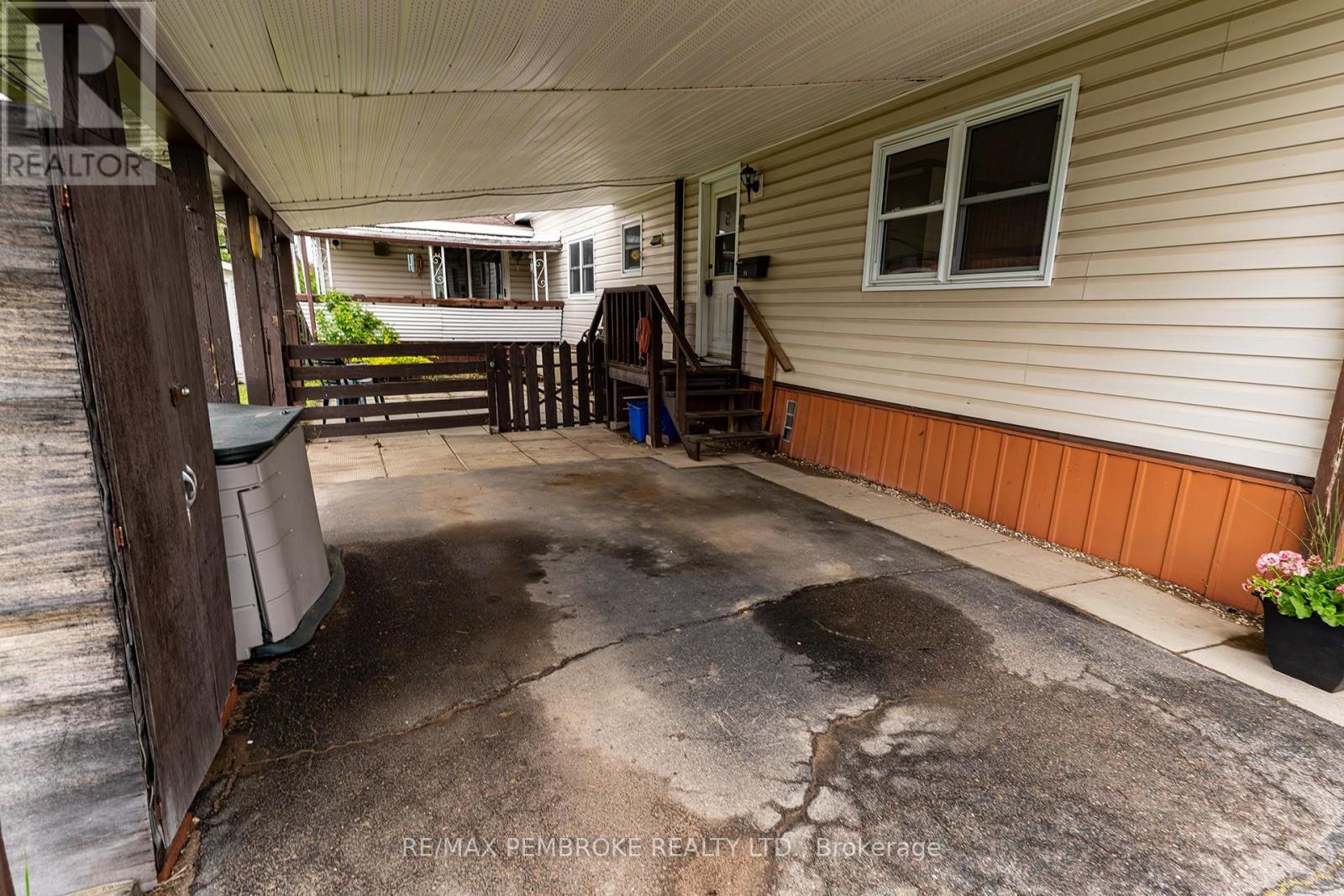 94 PINEHURST ESTATES - 3