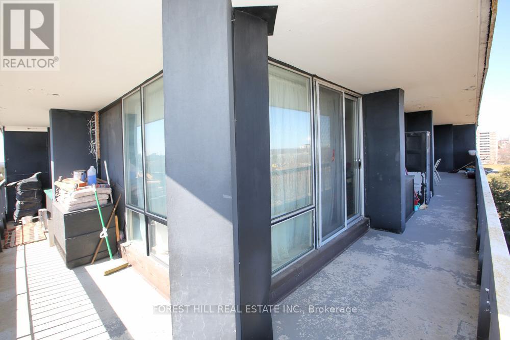 #806 135 ANTIBES DRIVE - 12