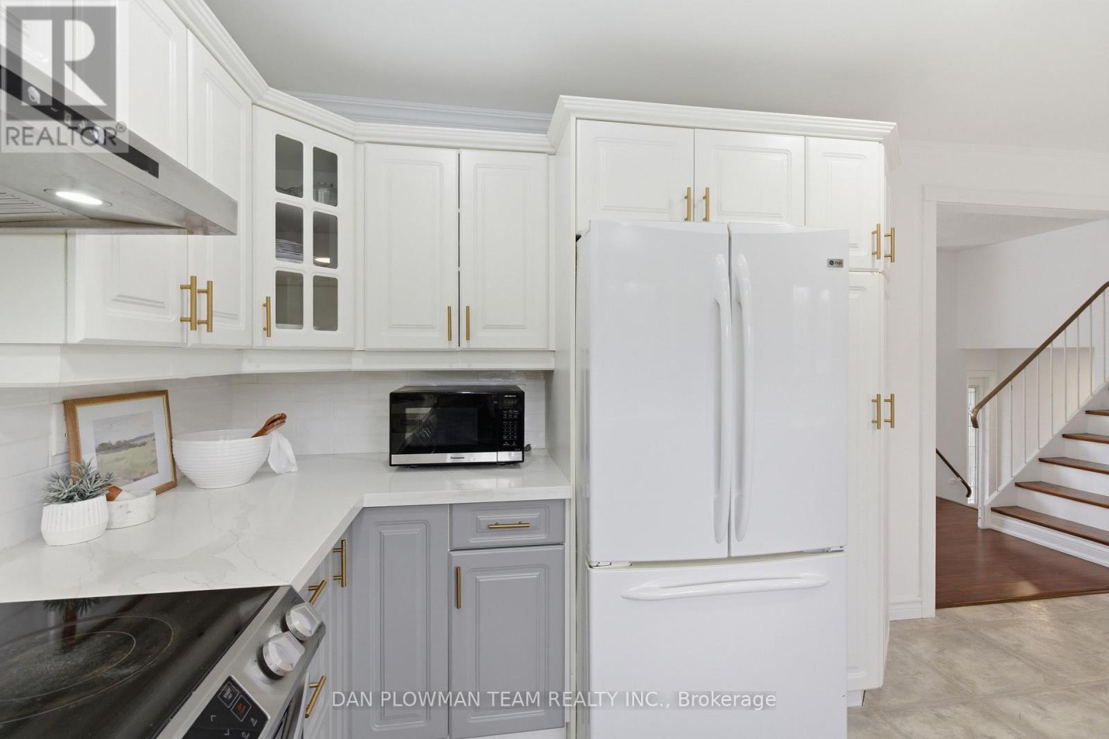 986 CENTRAL PARK BOULEVARD N - 14