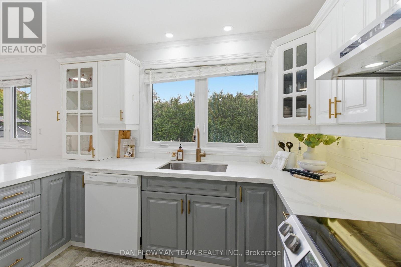 986 CENTRAL PARK BOULEVARD N - 17