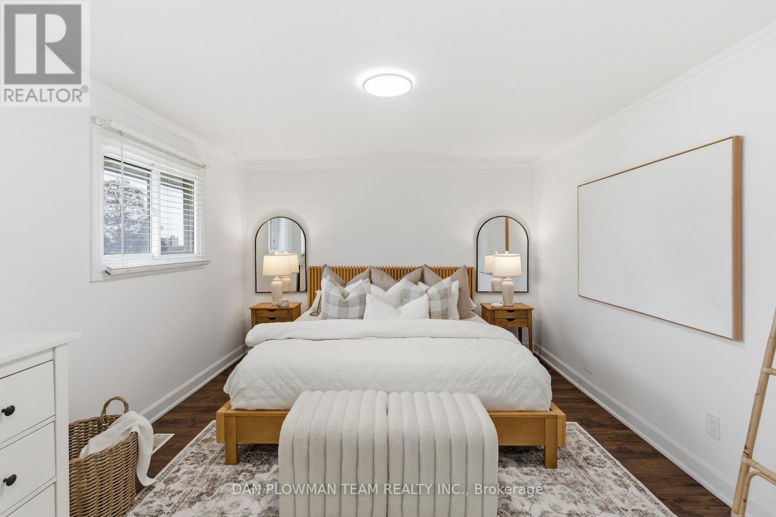 986 CENTRAL PARK BOULEVARD N - 23