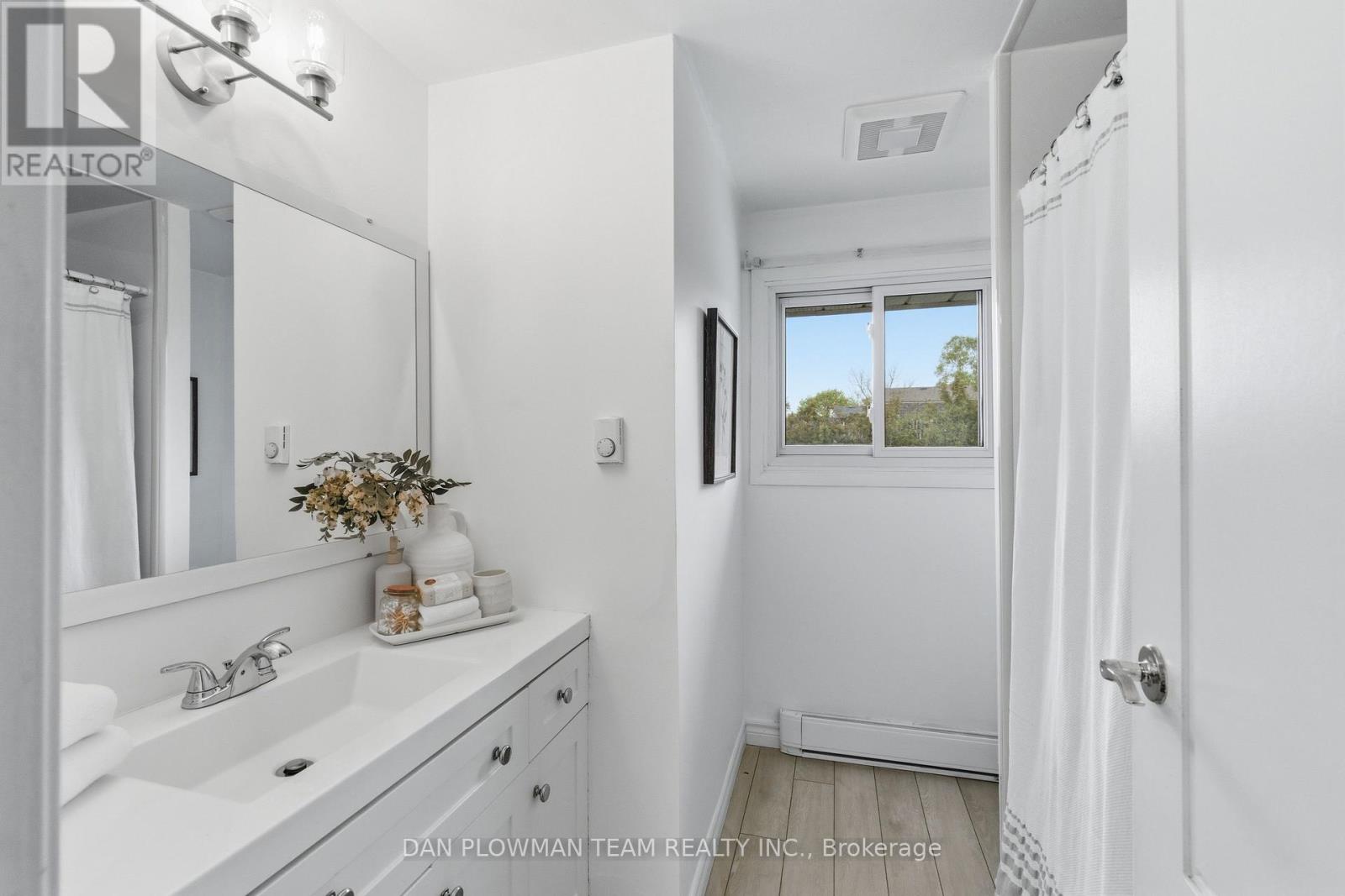 986 CENTRAL PARK BOULEVARD N - 31