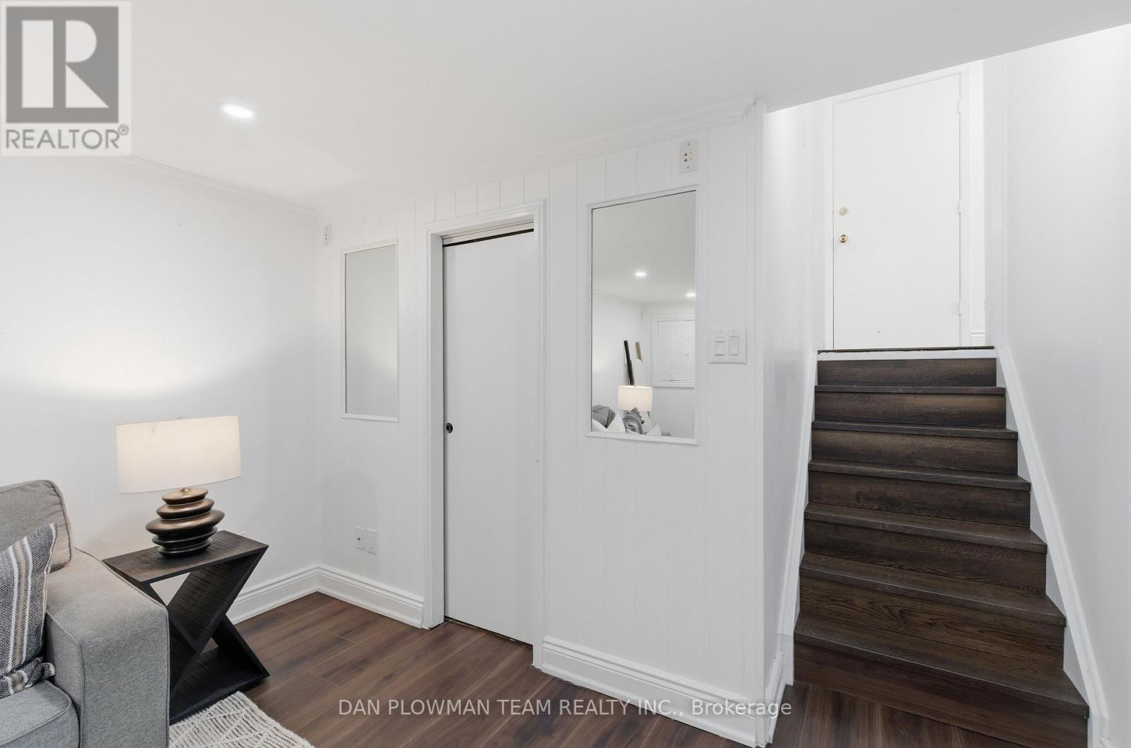 986 CENTRAL PARK BOULEVARD N - 32