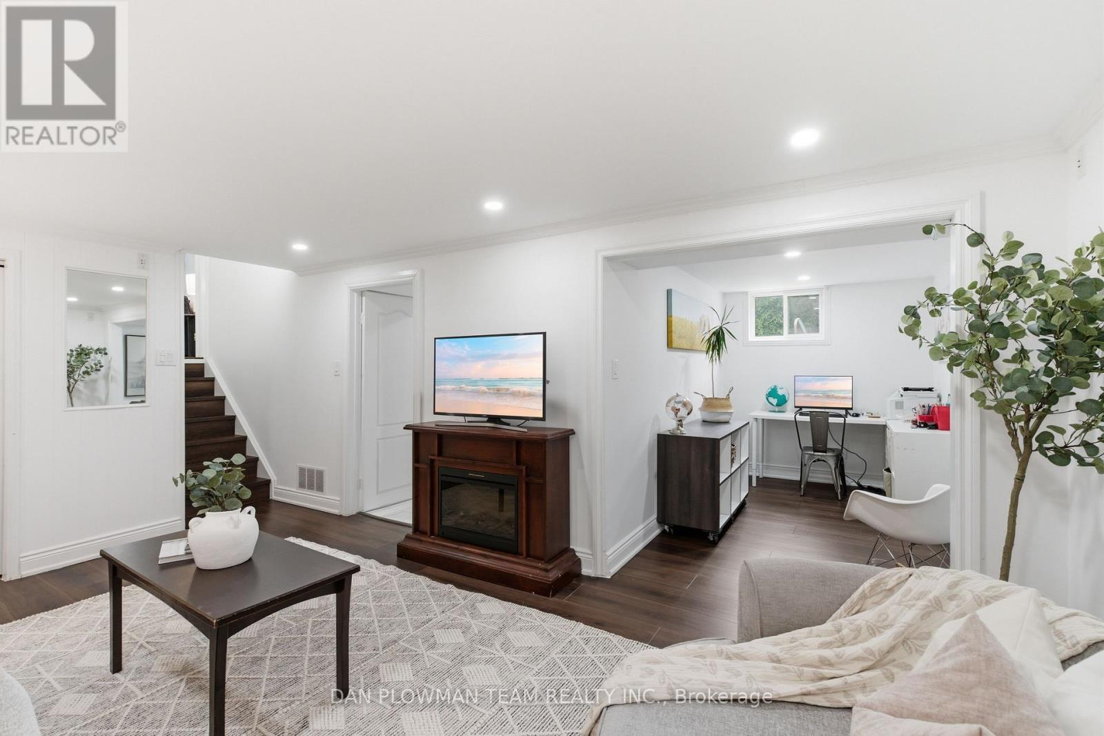 986 CENTRAL PARK BOULEVARD N - 35