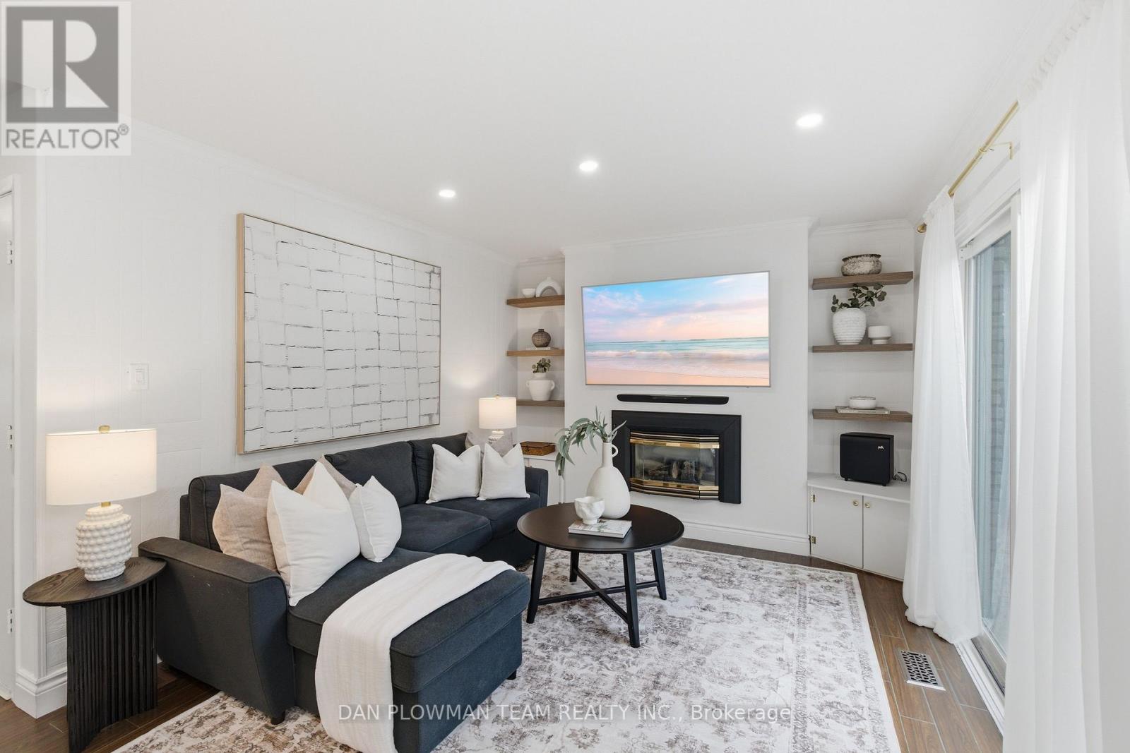 986 CENTRAL PARK BOULEVARD N - 8