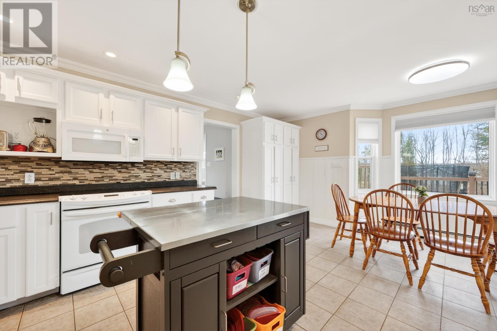 10 Amberwood Crescent Crescent - 10