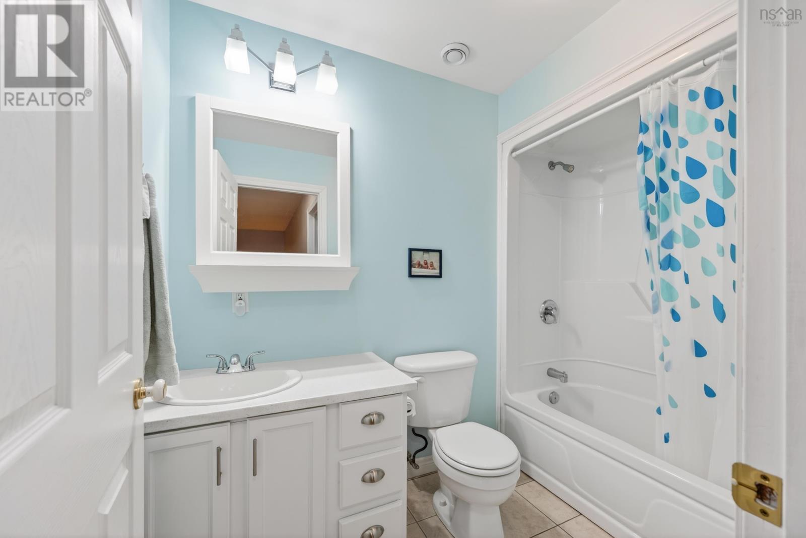 10 Amberwood Crescent Crescent - 25