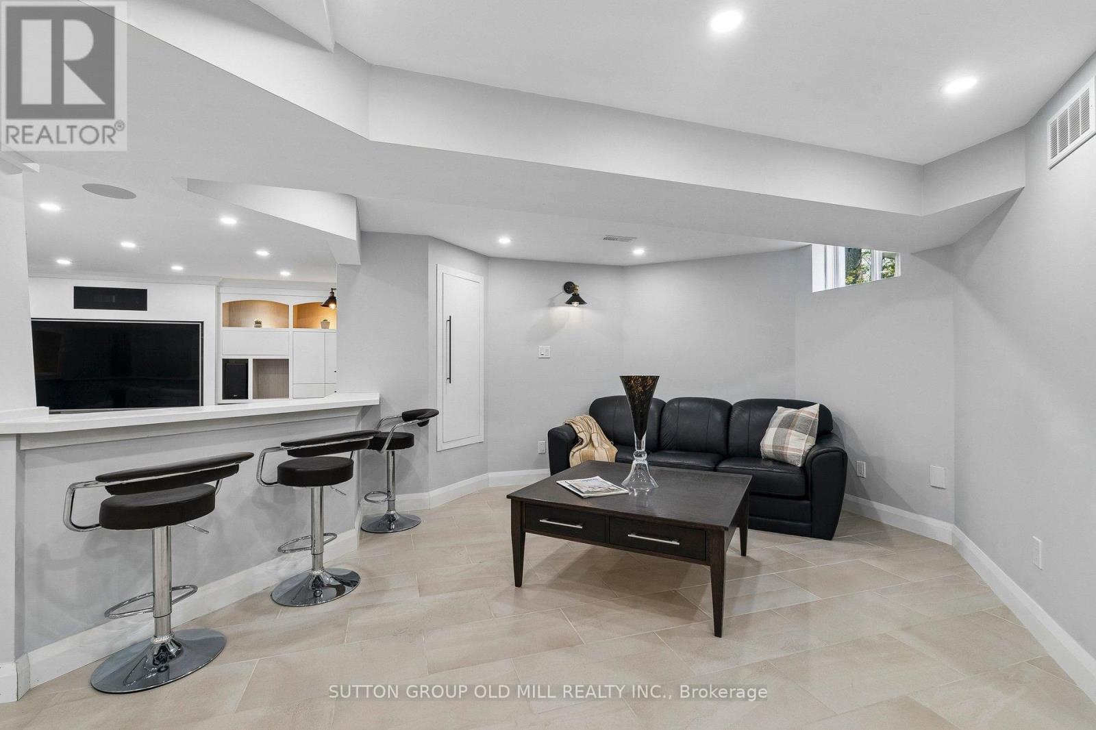 7 ROLLING MEADOW DRIVE - 35