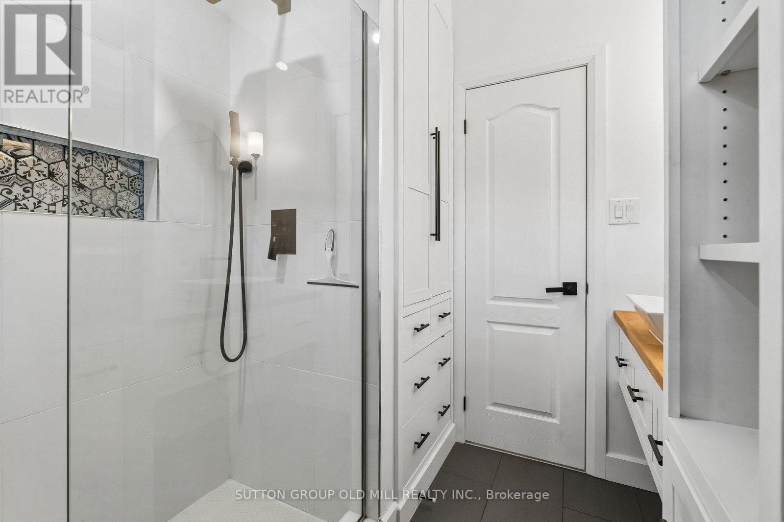 7 ROLLING MEADOW DRIVE - 23