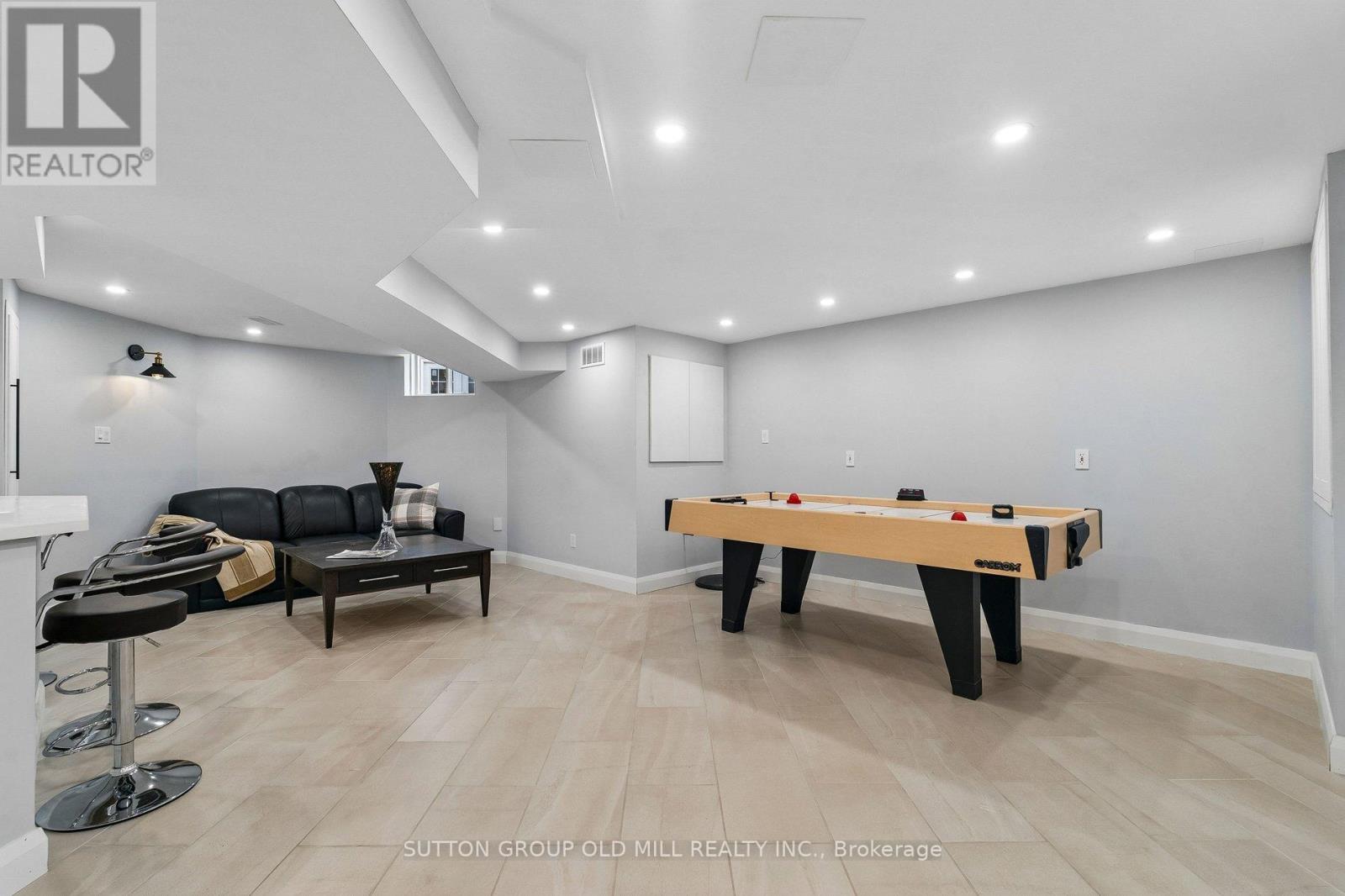 7 ROLLING MEADOW DRIVE - 34