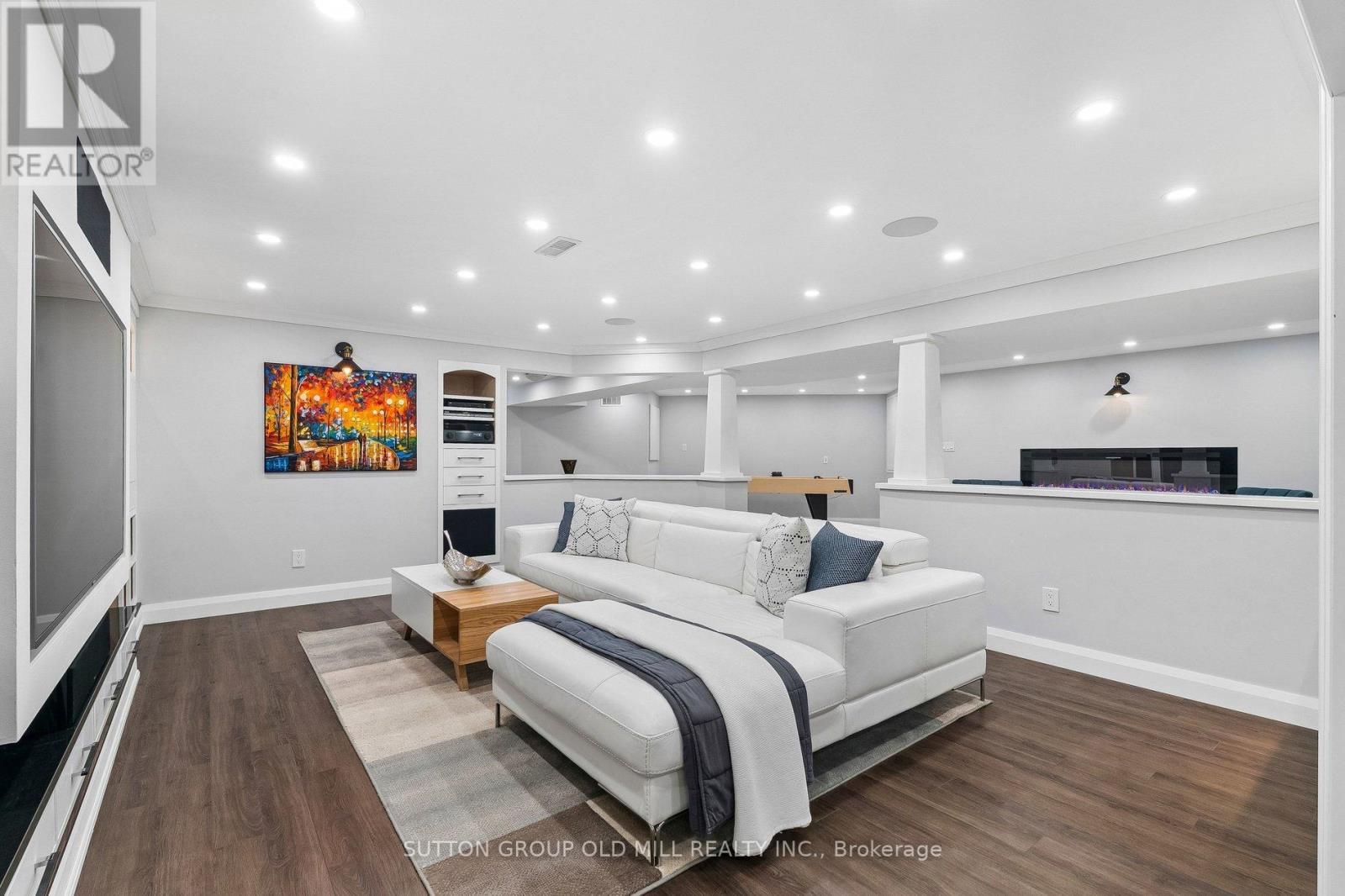 7 ROLLING MEADOW DRIVE - 30