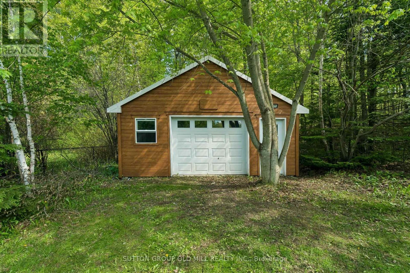 7 ROLLING MEADOW DRIVE - 43