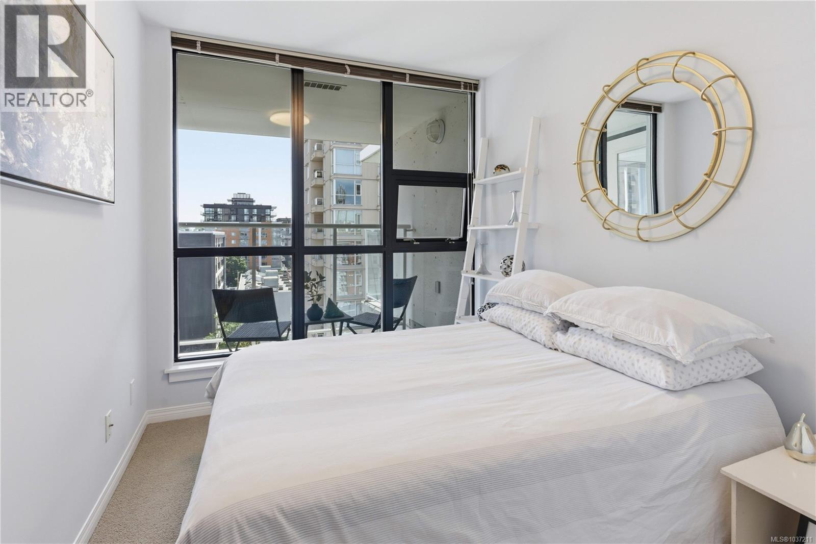 #706 860 View St - 24