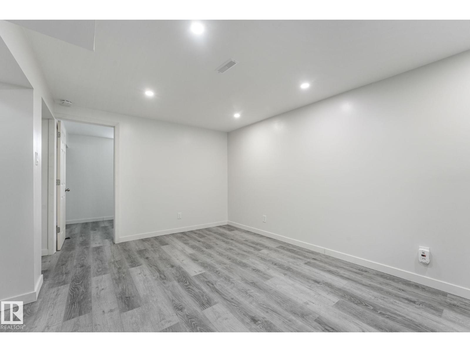 13529 69 ST NW - 25