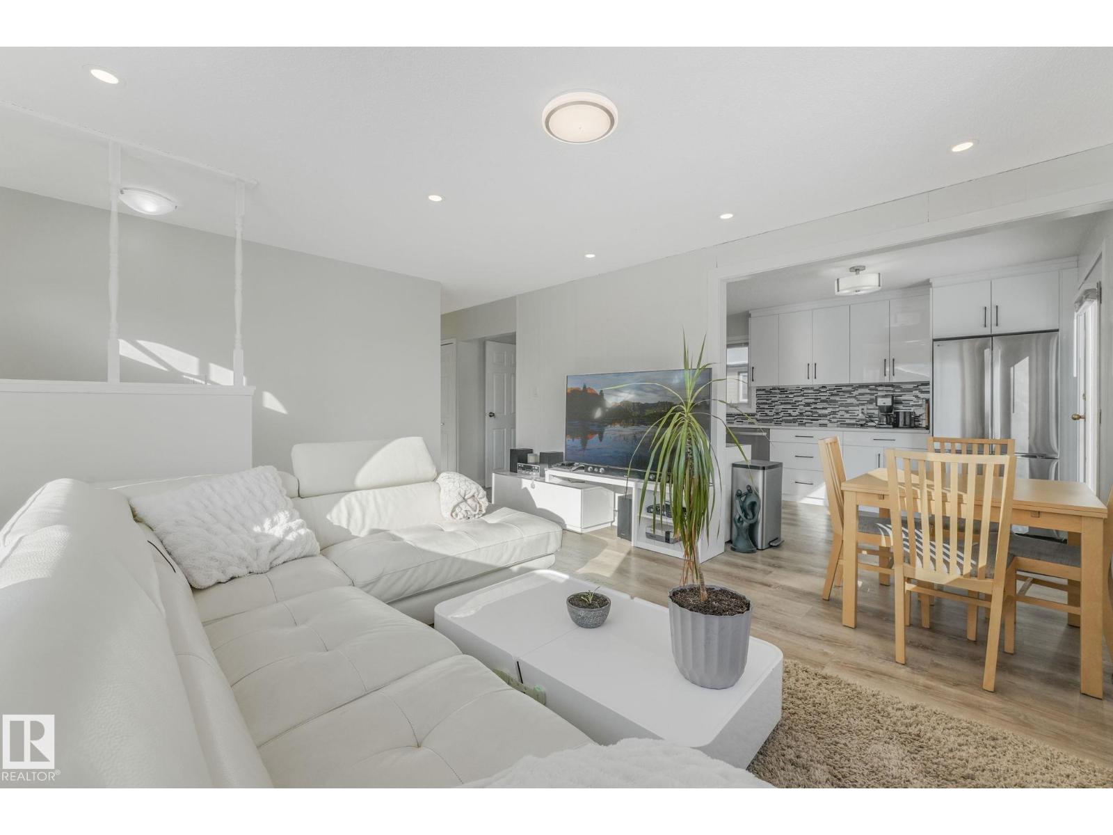 13529 69 ST NW - 7