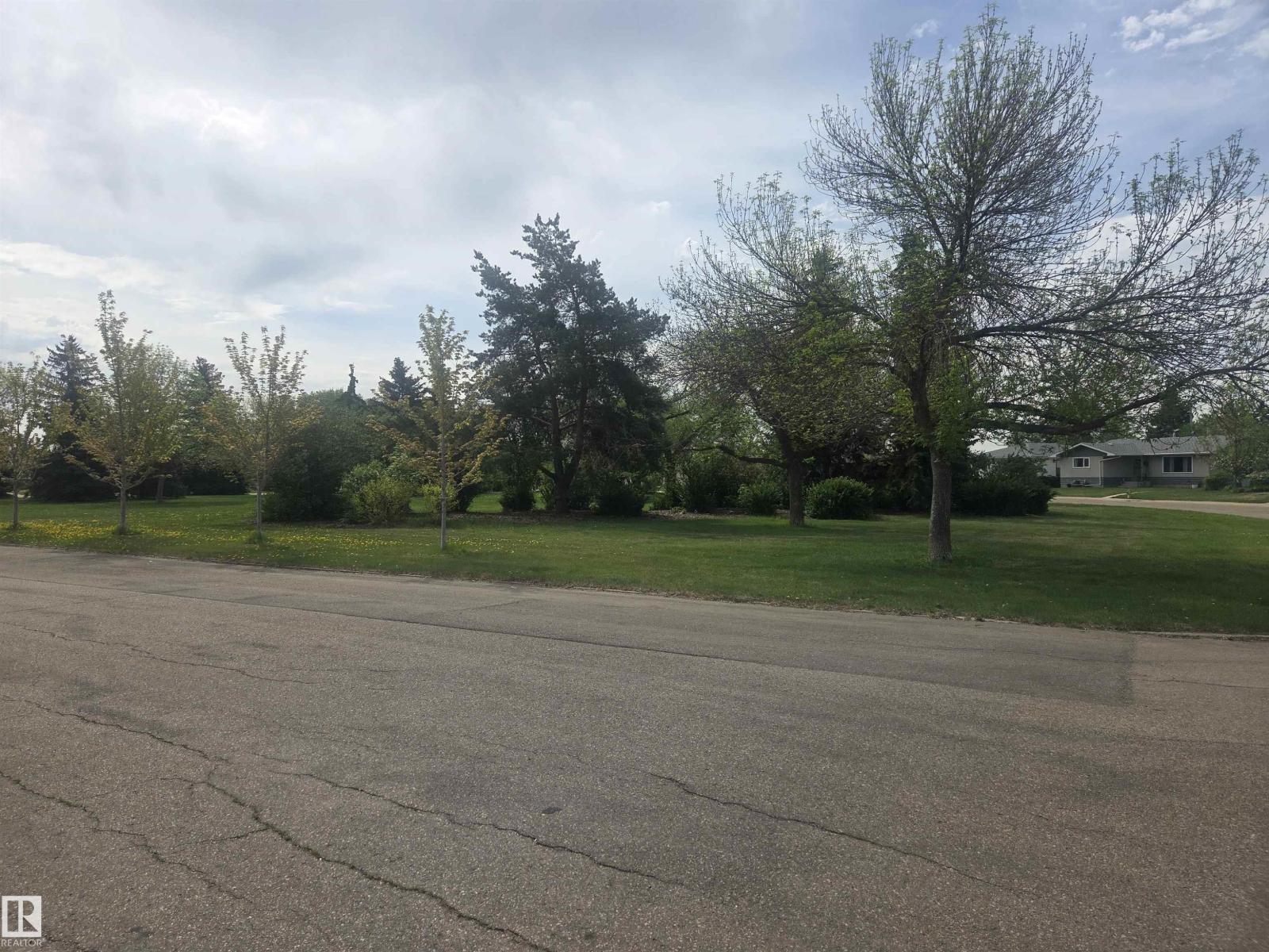 13529 69 ST NW - 35