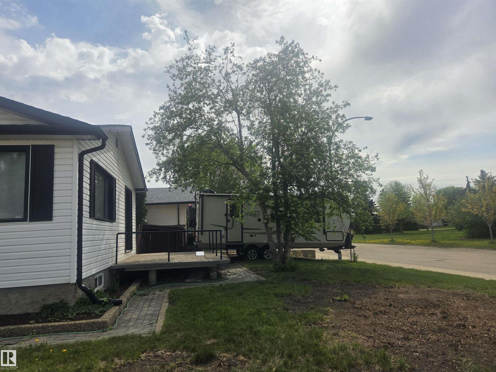 13529 69 ST NW - 33