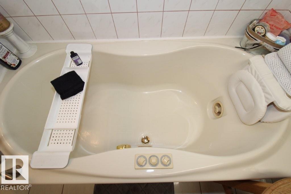 2812 35 ST NW - 26