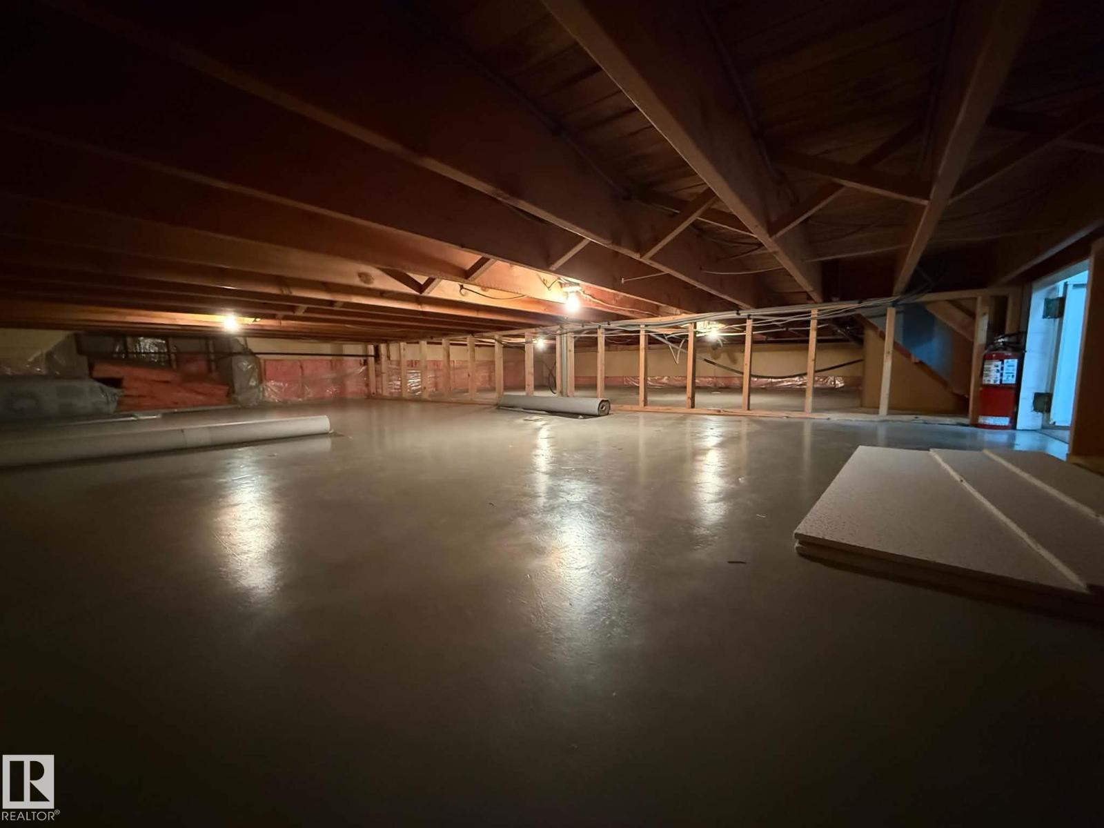 2812 35 ST NW - 32