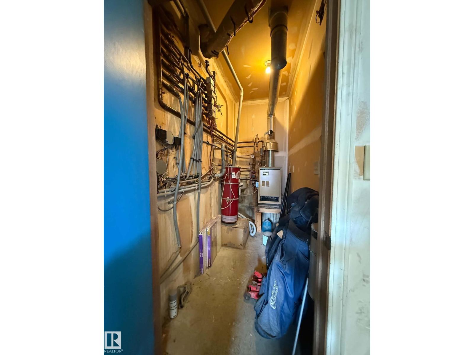 2812 35 ST NW - 50