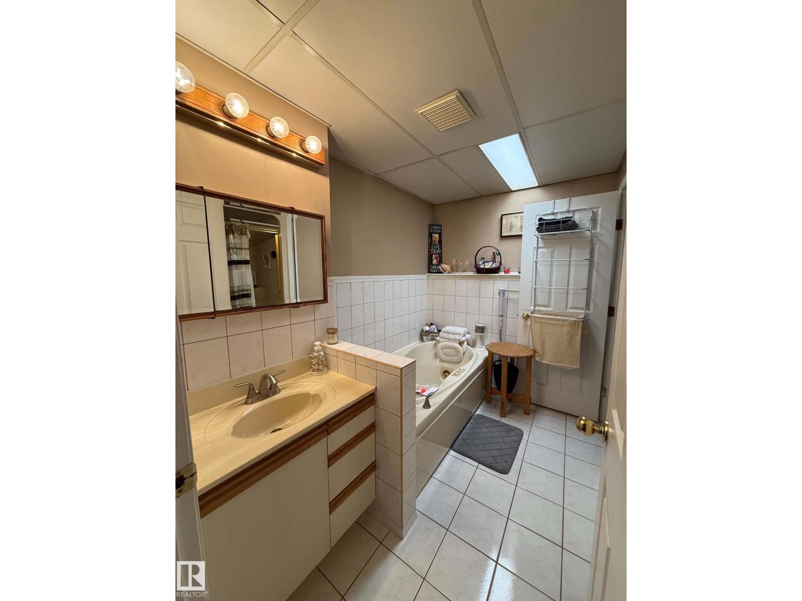 2812 35 ST NW - 24