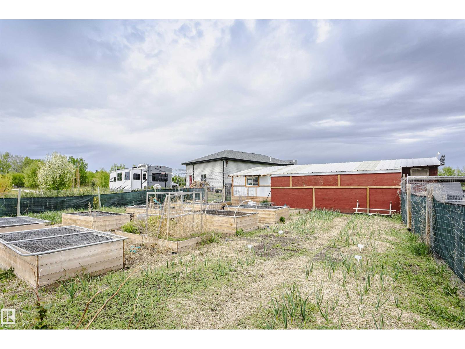 2208 TWP ROAD 534 - 52