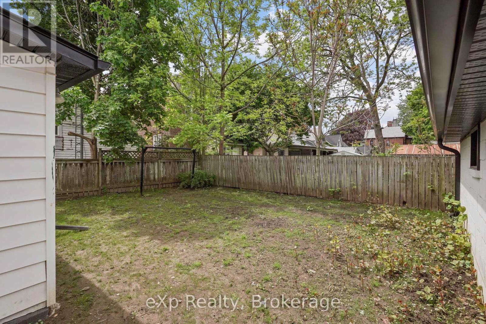 136 ADELAIDE STREET S - 49