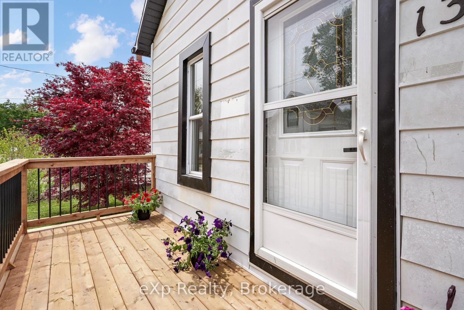 136 ADELAIDE STREET S - 5