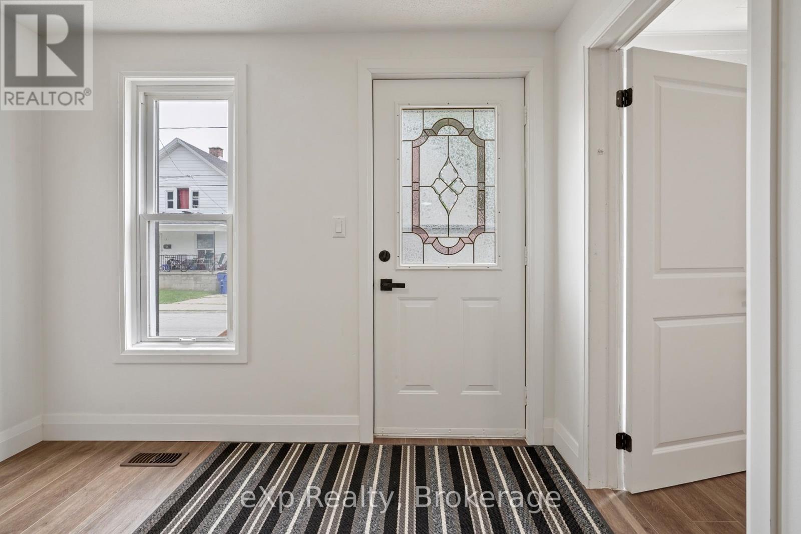 136 ADELAIDE STREET S - 6