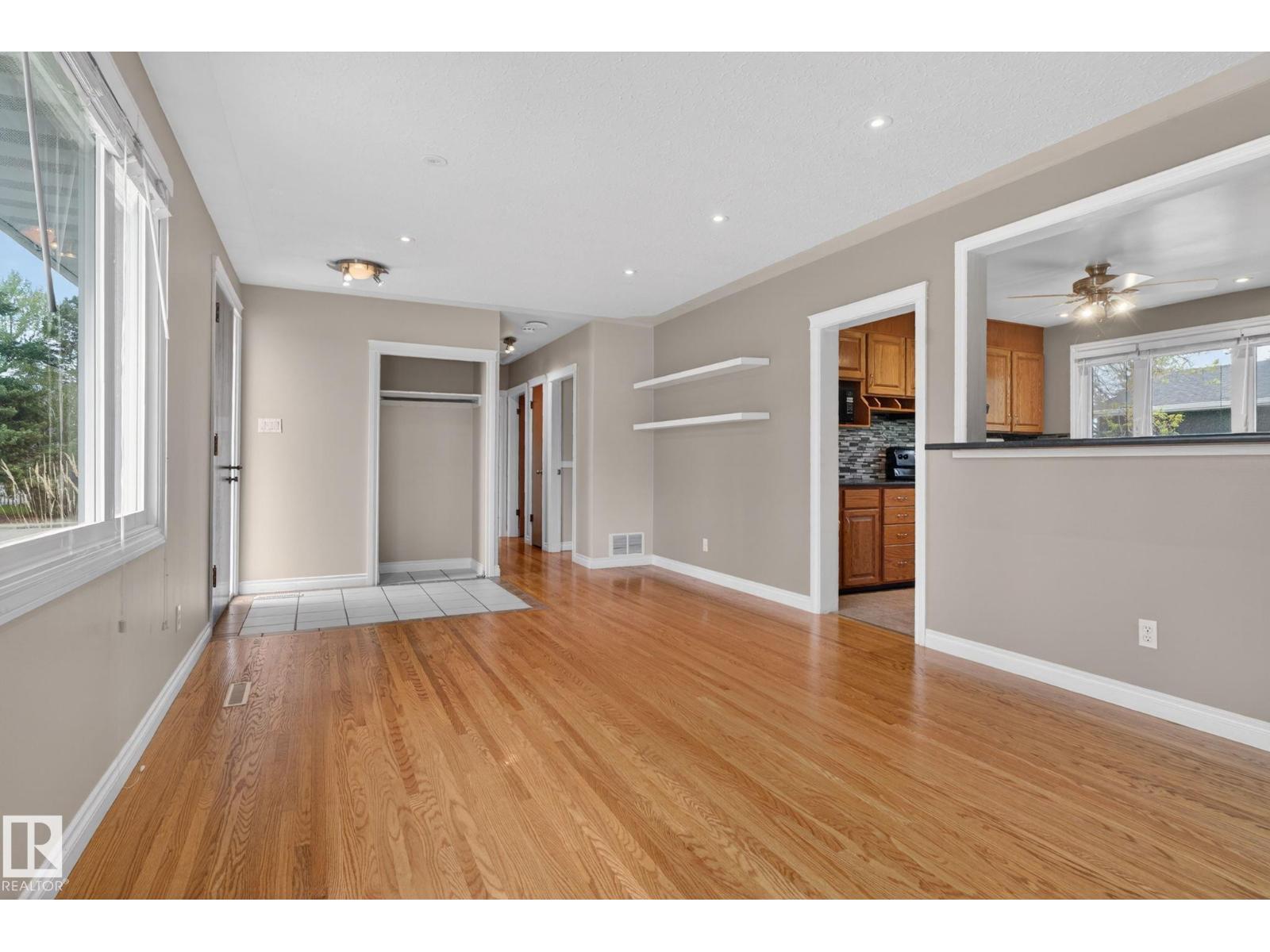 21 CYPRESS AV — photo 10