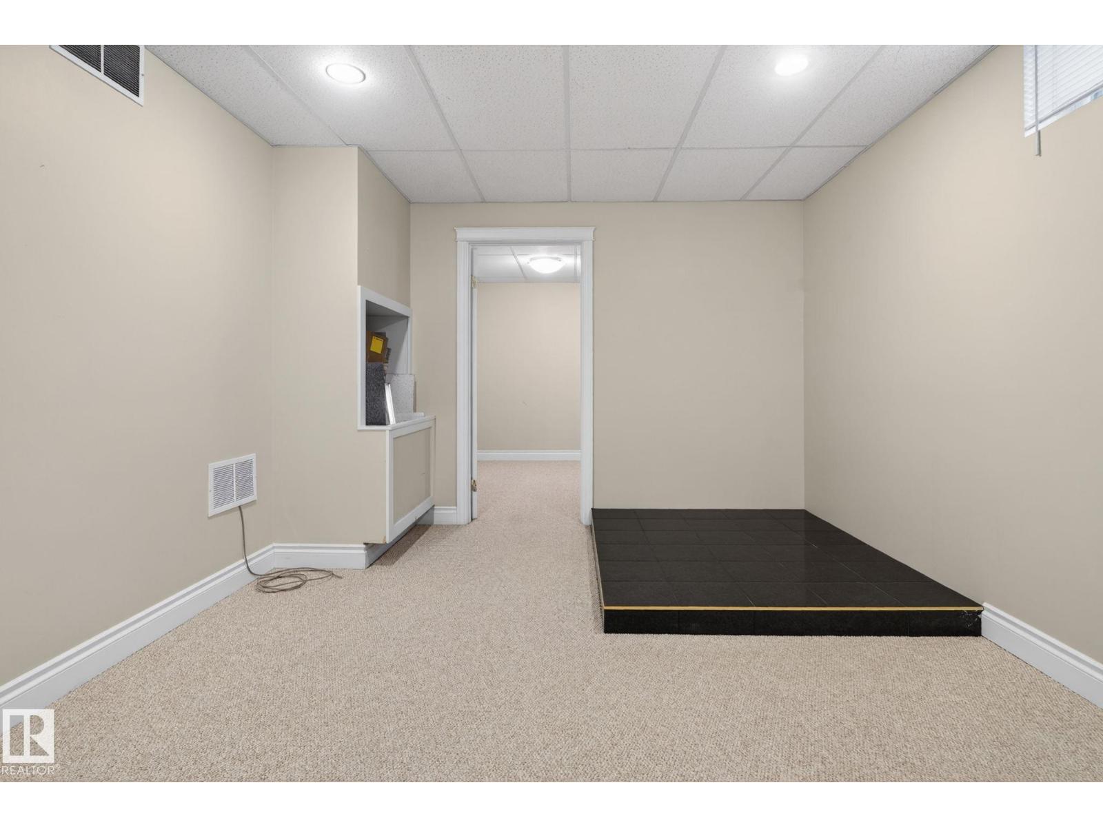 21 CYPRESS AV — photo 28