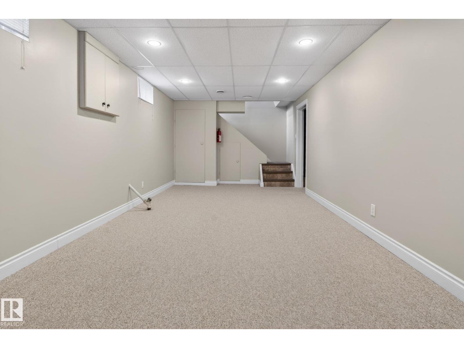21 CYPRESS AV — photo 29