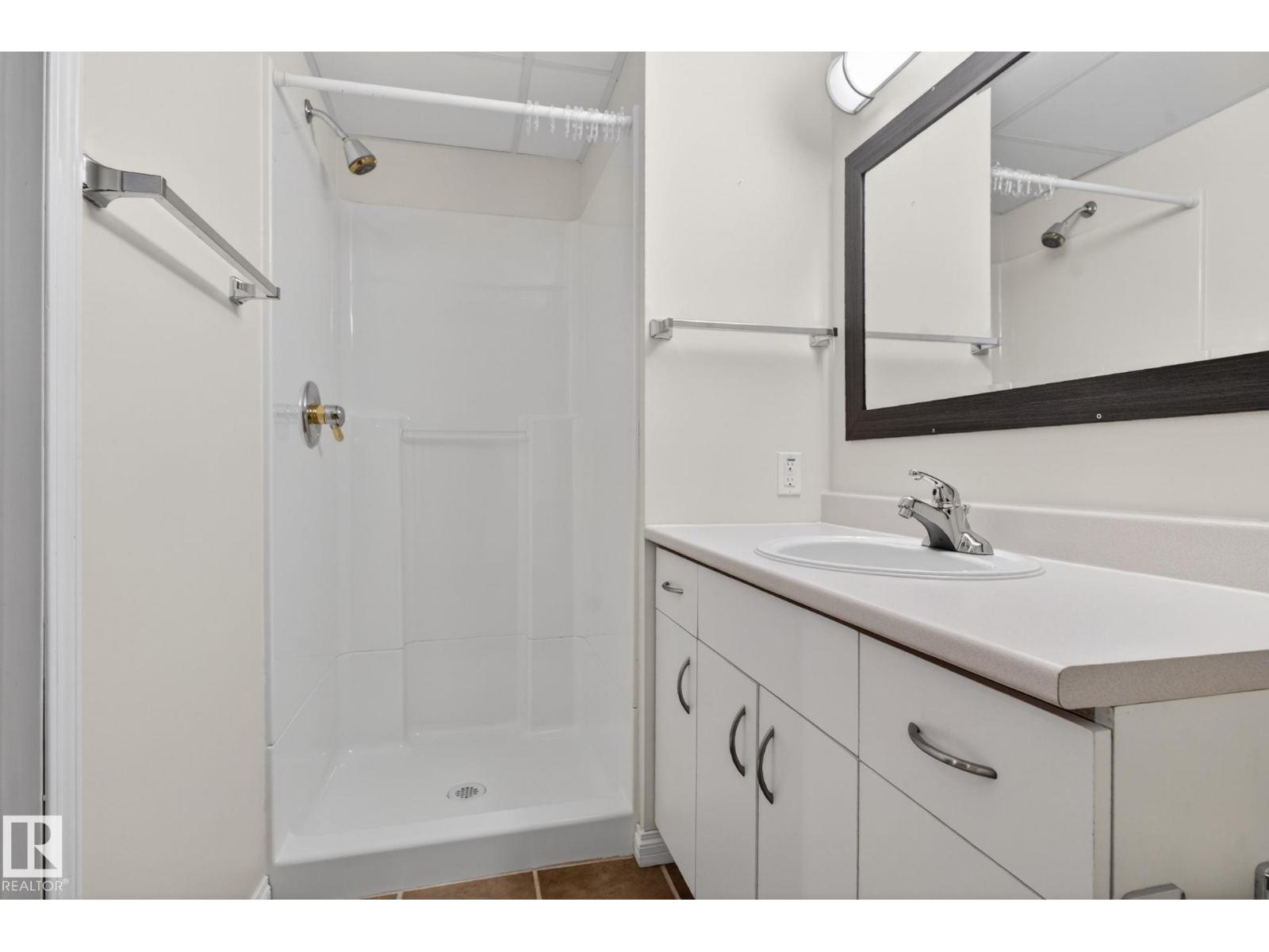 21 CYPRESS AV — photo 35