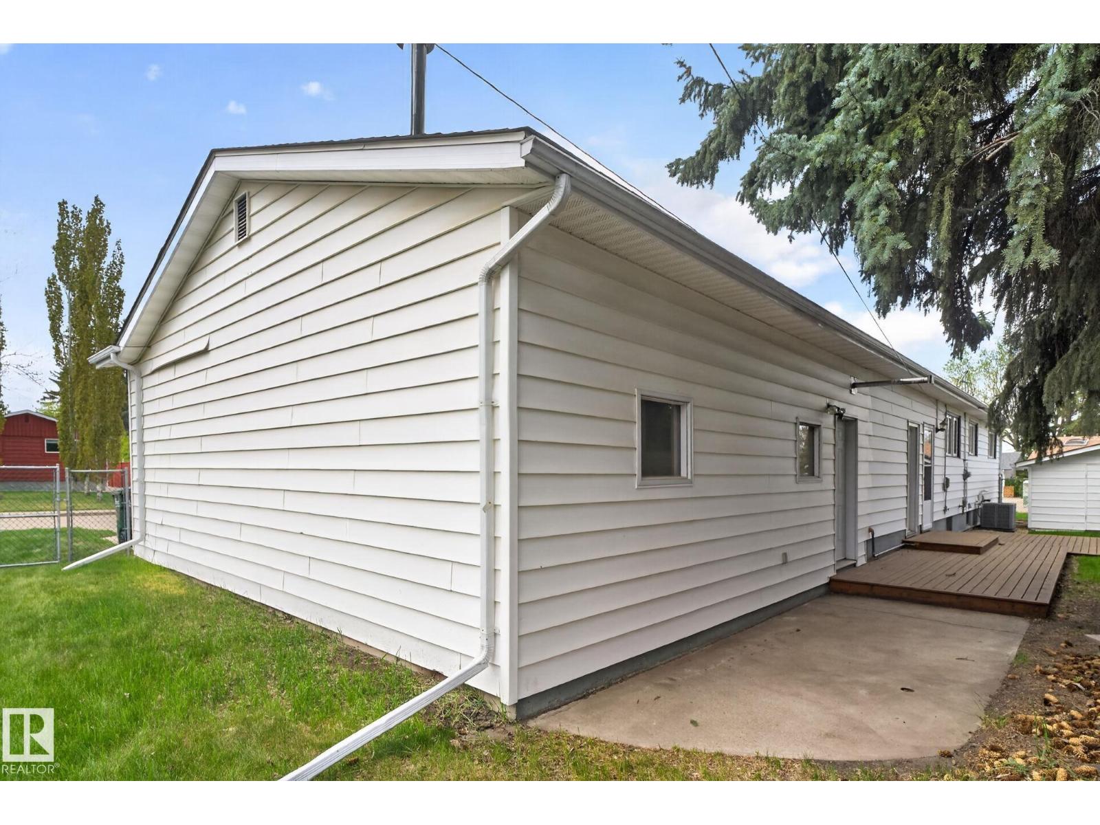 21 CYPRESS AV — photo 47