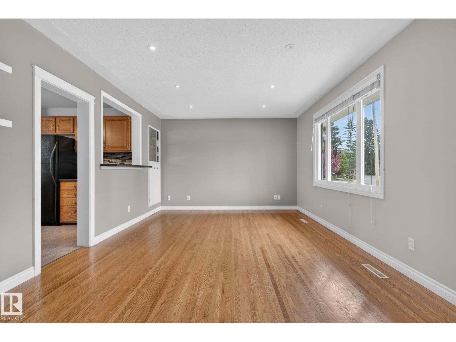 21 CYPRESS AV — photo 6