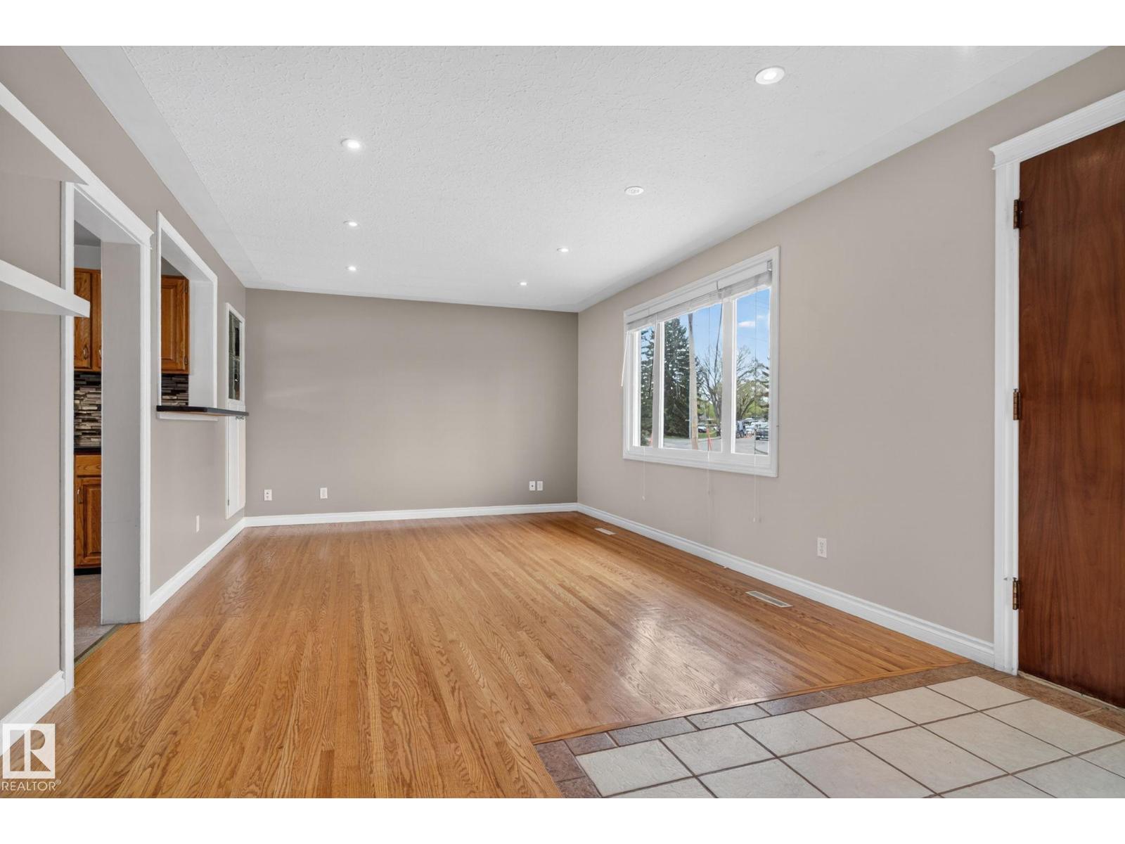 21 CYPRESS AV — photo 7