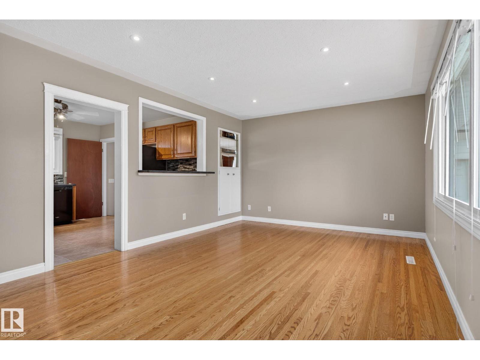 21 CYPRESS AV — photo 8