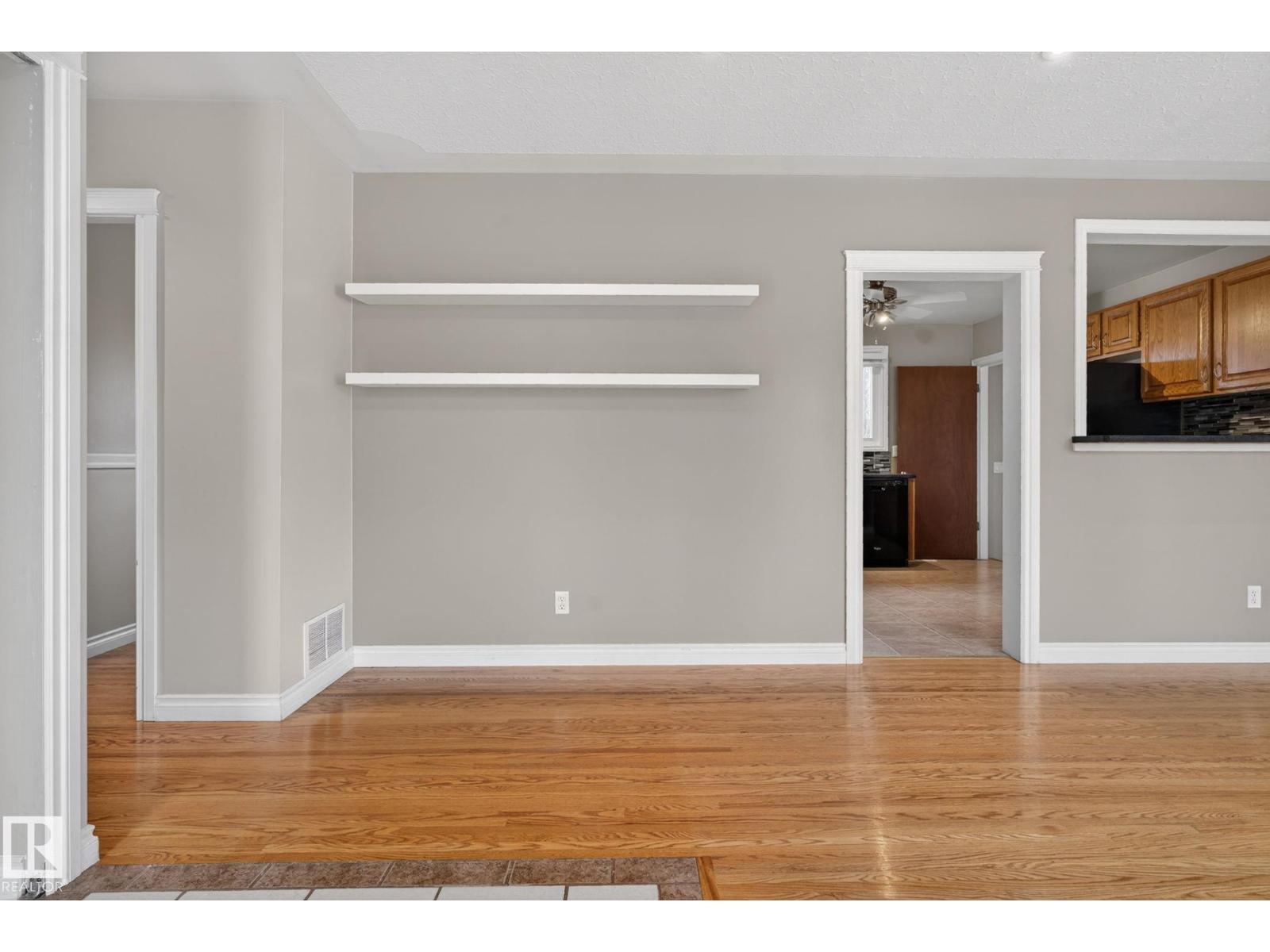 21 CYPRESS AV — photo 9
