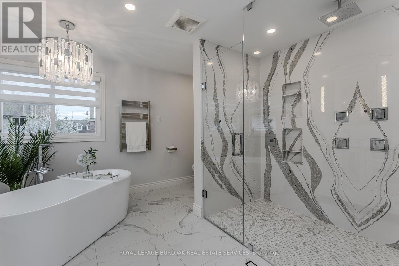 3199 DESMOND DRIVE - 19