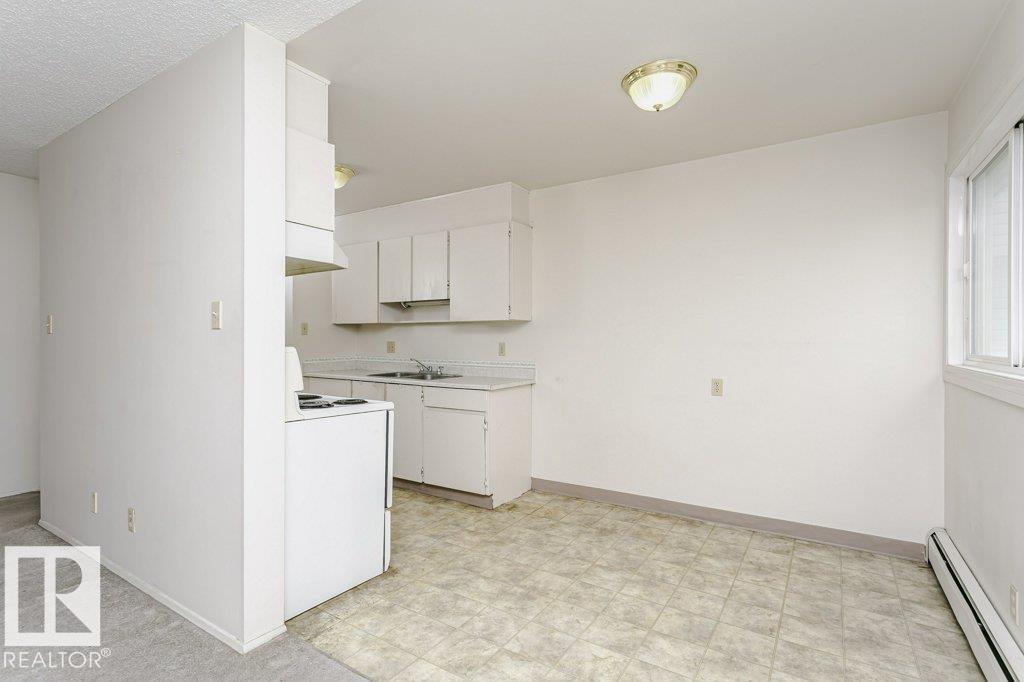 #71 11255 31 AV NW - 8
