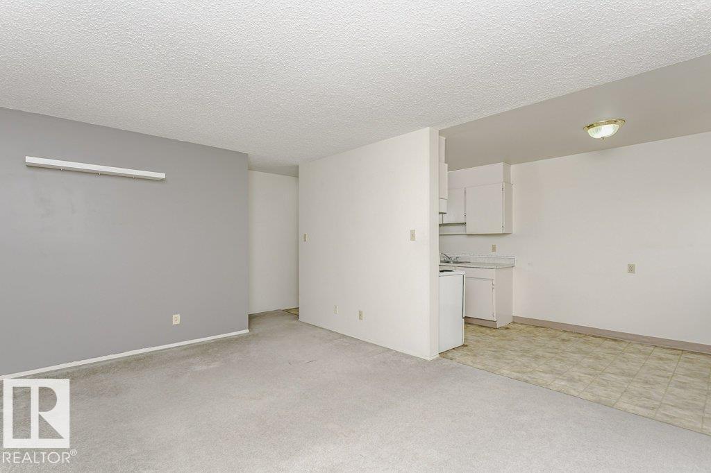 #71 11255 31 AV NW - 6