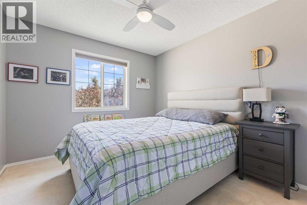 11 Simcoe Crescent SW - 32