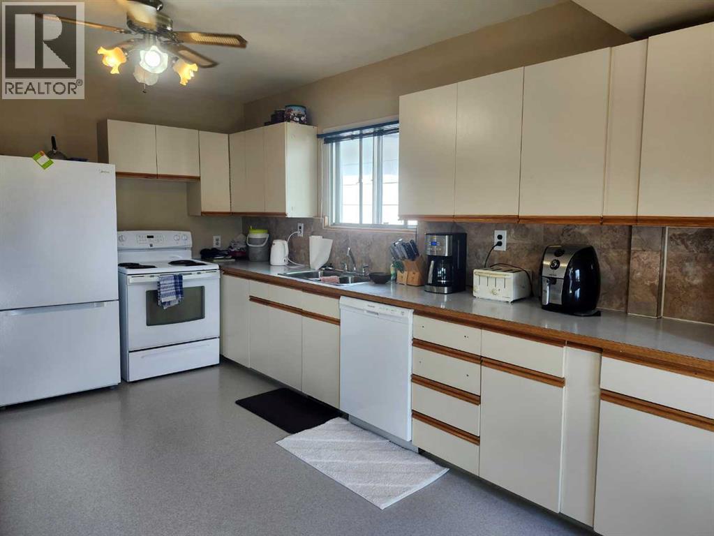 660 6 Avenue E — photo 11