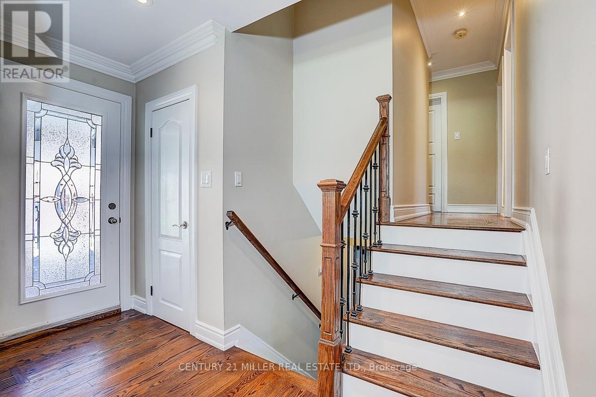 37 DALLINGTON DRIVE - 24