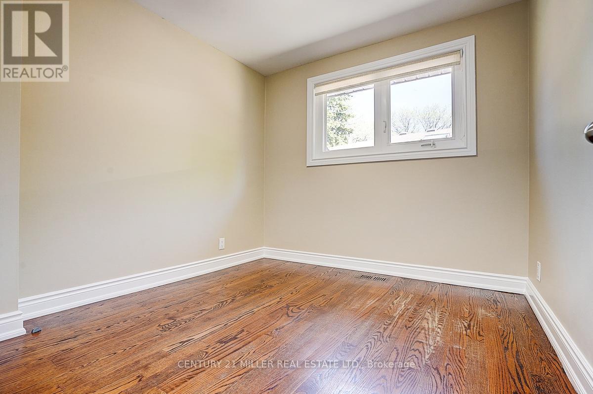 37 DALLINGTON DRIVE - 32