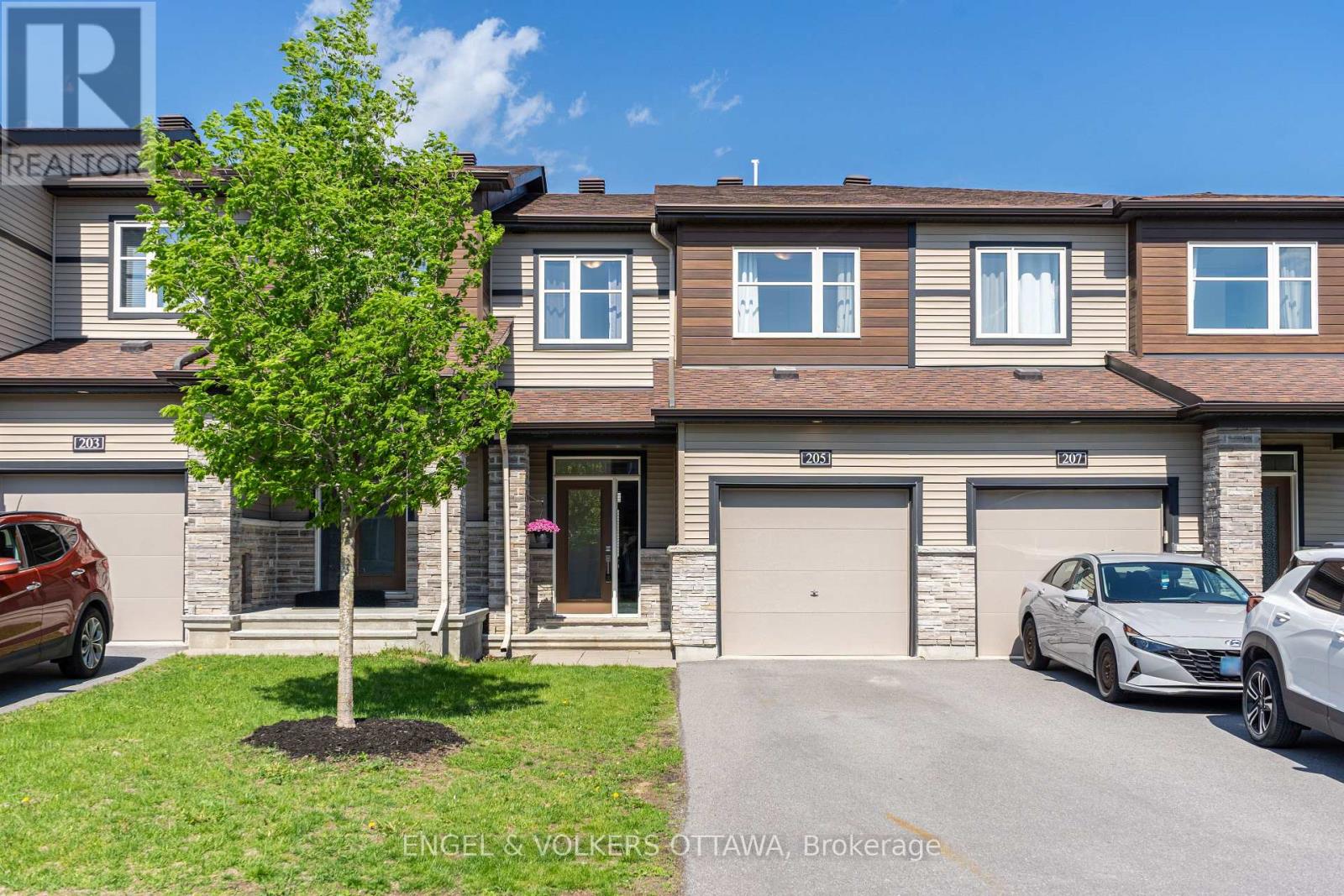 Exterior, single garage and 2 car driveway